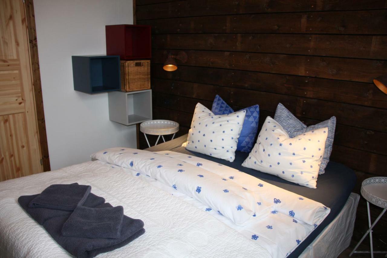 Julia'S Guesthouse B&B Hnaus ภายนอก รูปภาพ
